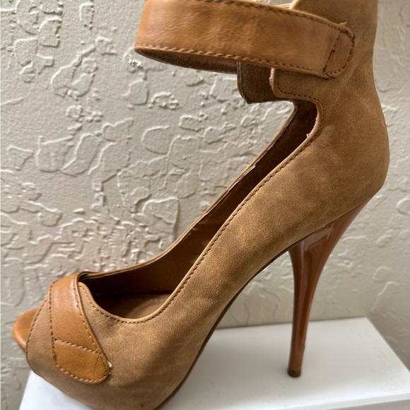 Bundle: Two Pairs of 6-Inch Heels • Beige + Gray • Size 7 - Picture 5 of 5